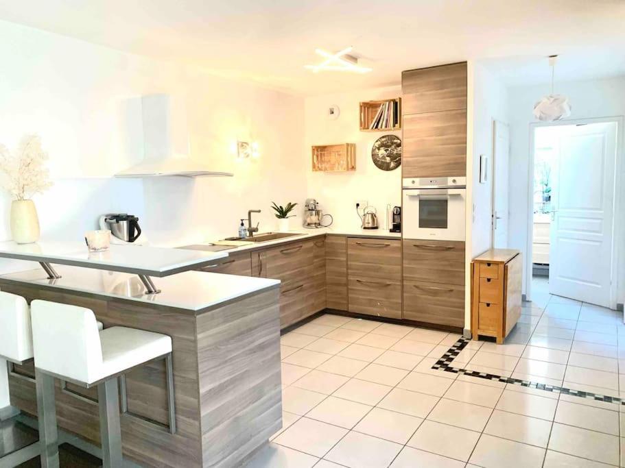 Marseille 60 M2 Terrasse Et Parking Apartment Luaran gambar